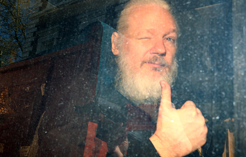 Assange faces jail for UK bail breach